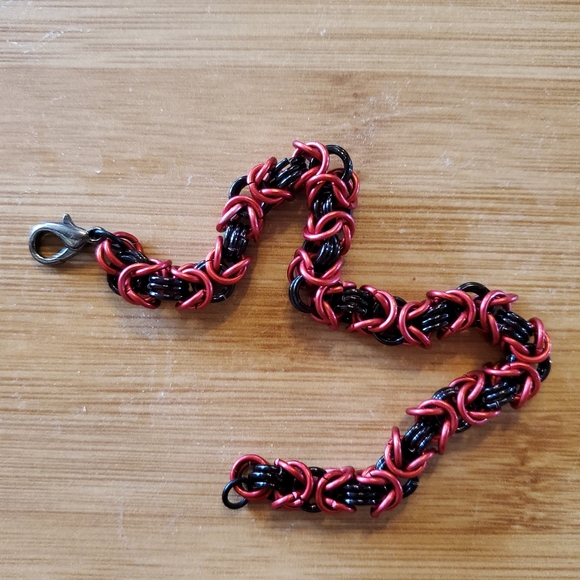Handmade Chainmail Bracelet Black Red - Picture 2 of 5